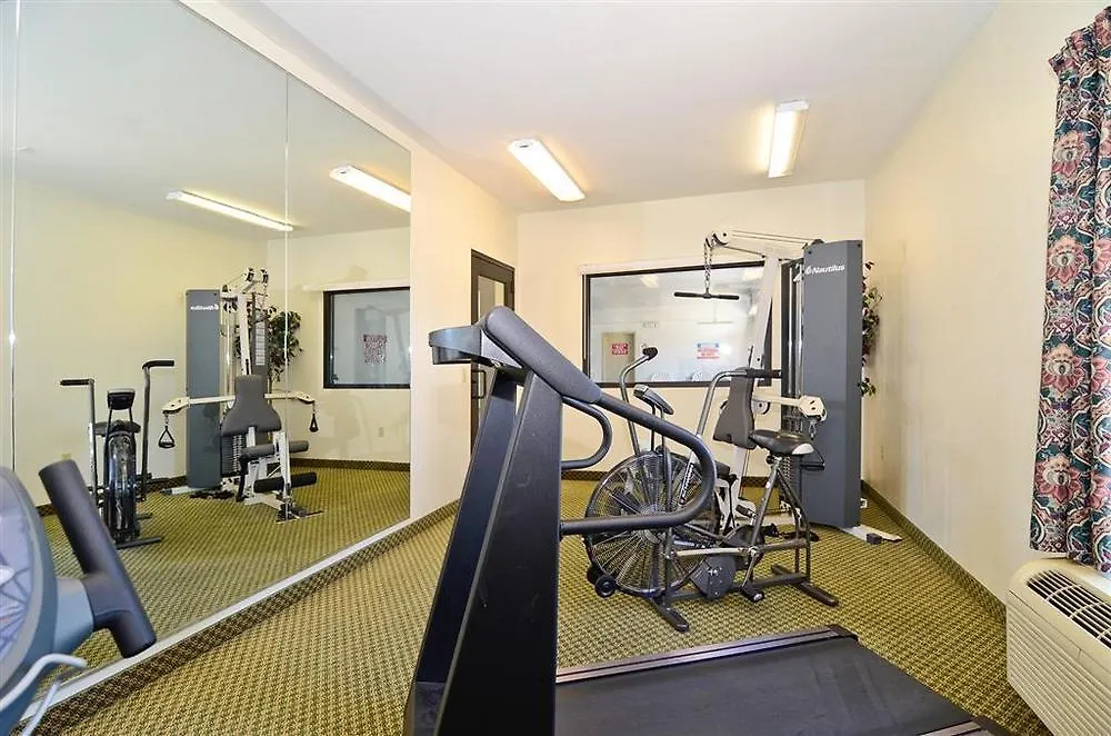 Отель Americas Best Value Inn Луисвилл