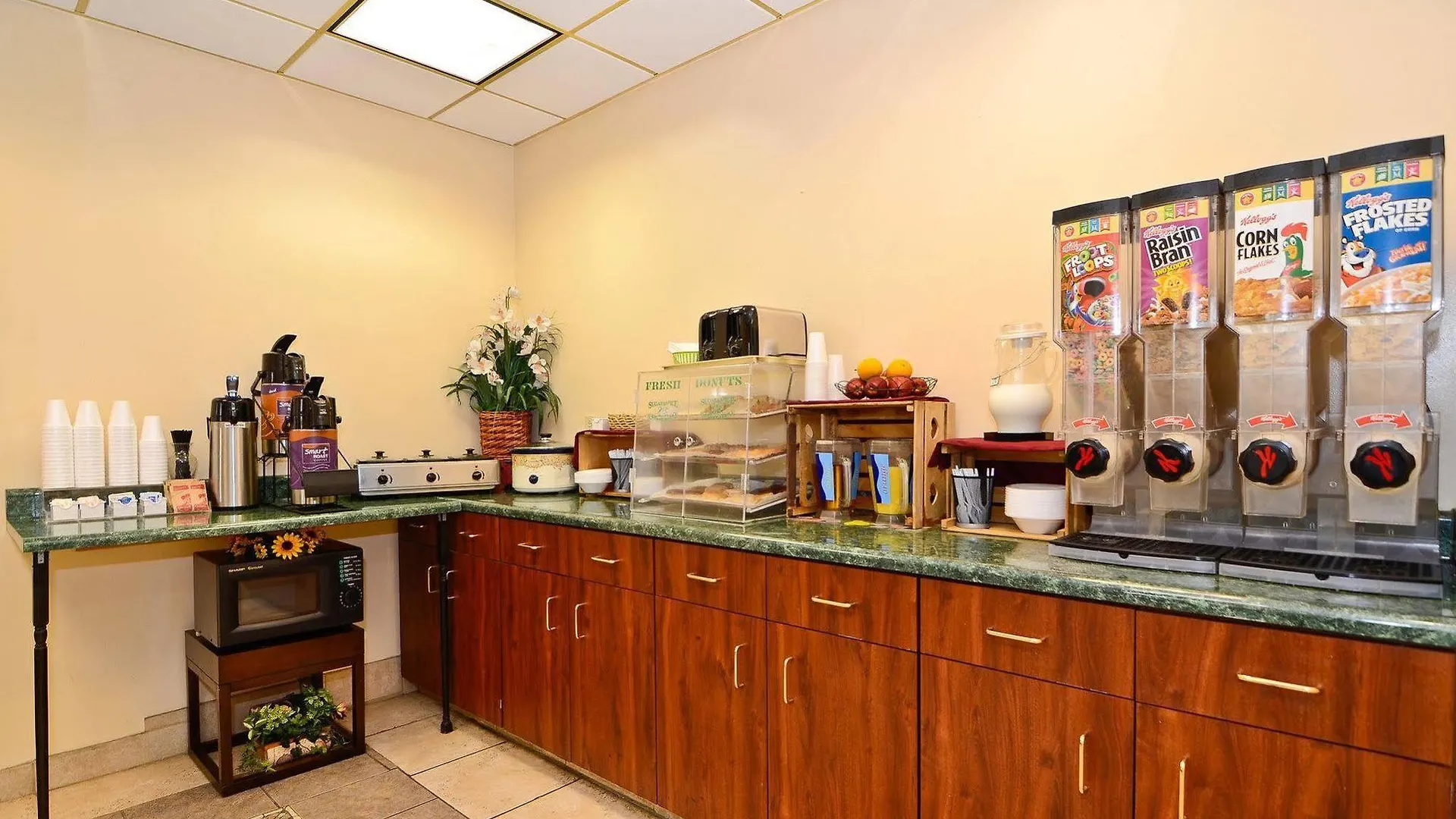 Americas Best Value Inn Луисвилл Отель